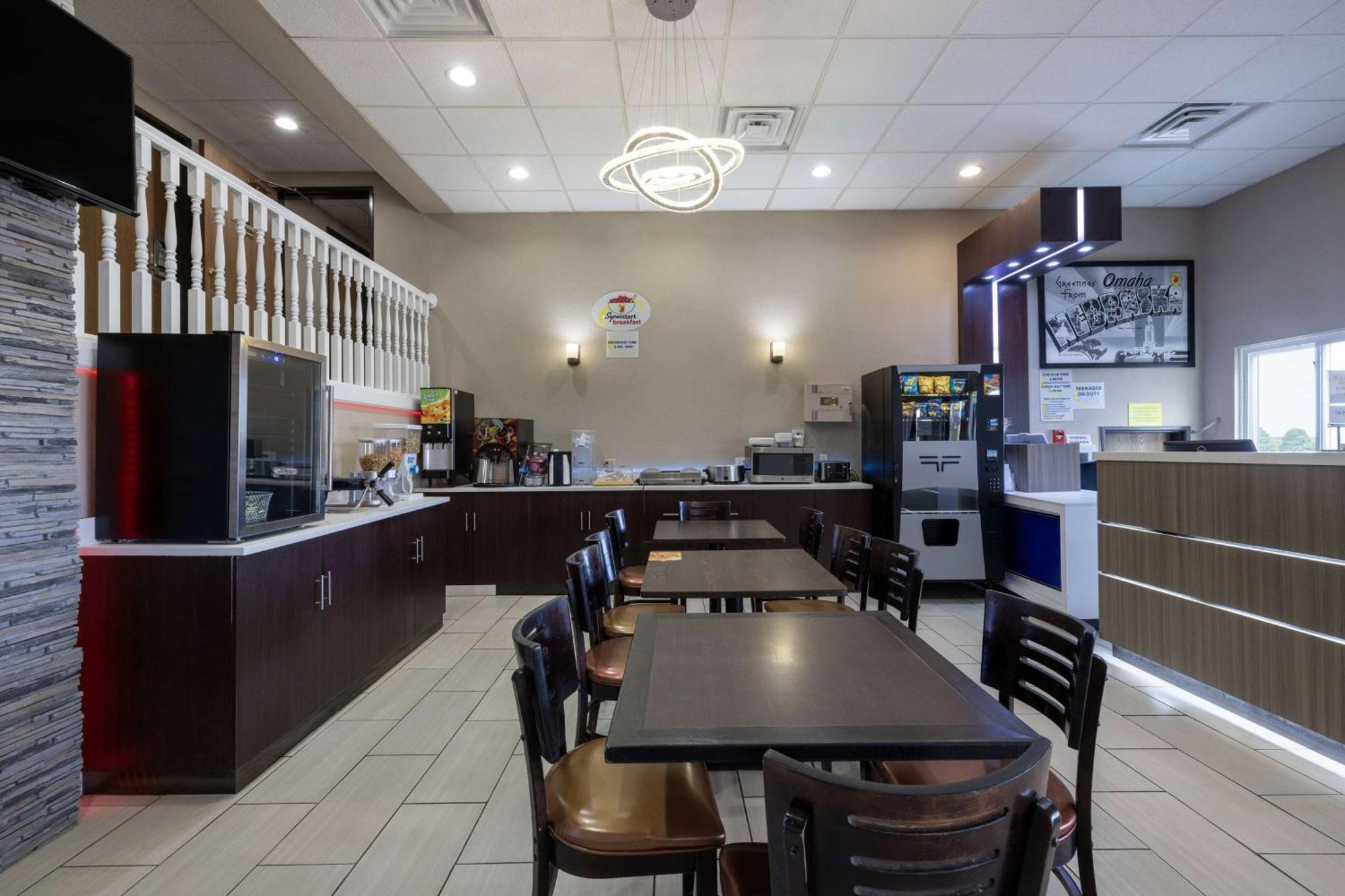 The Inn&Suites Sw Omaha Extérieur photo