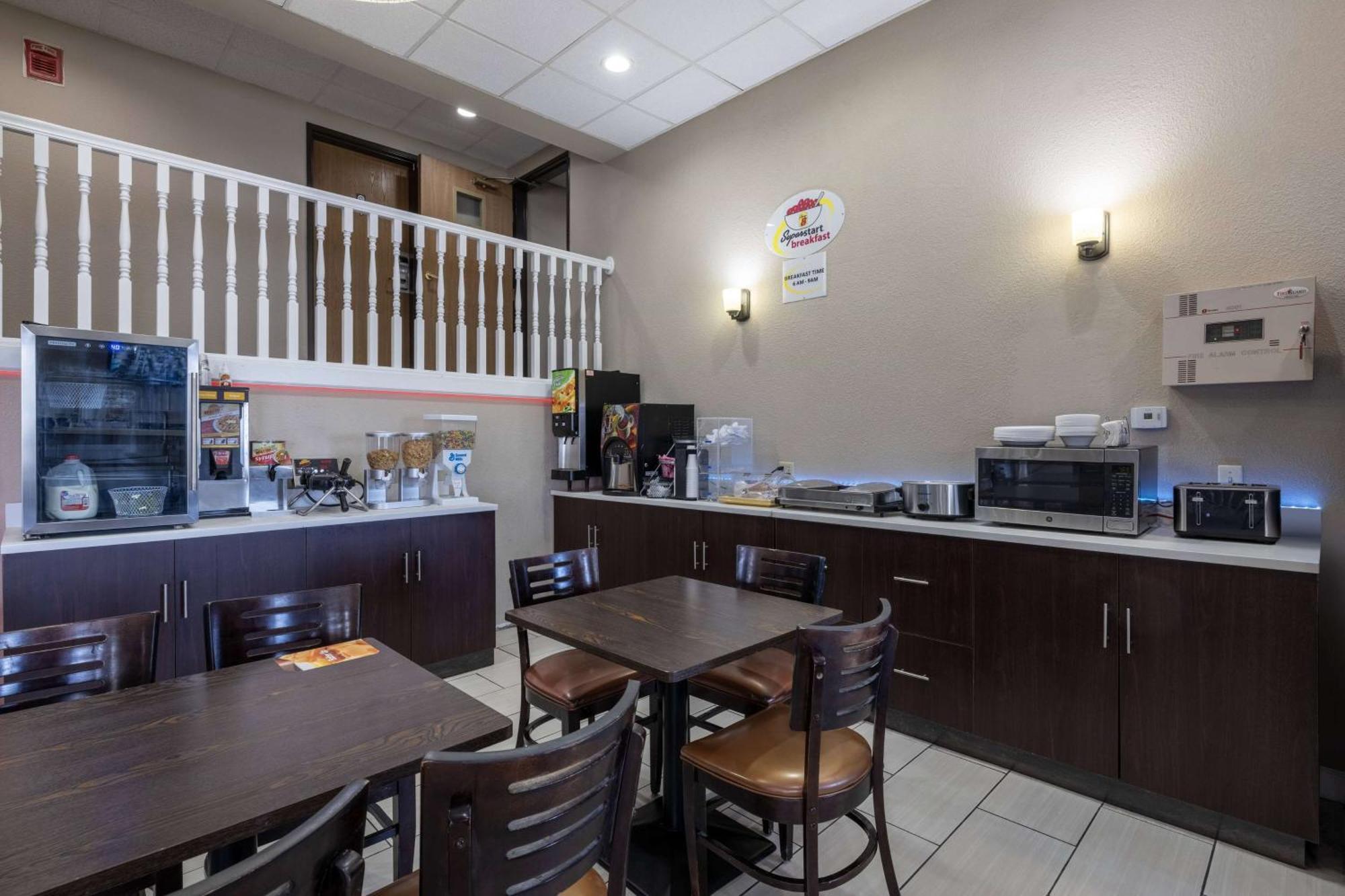 The Inn&Suites Sw Omaha Extérieur photo