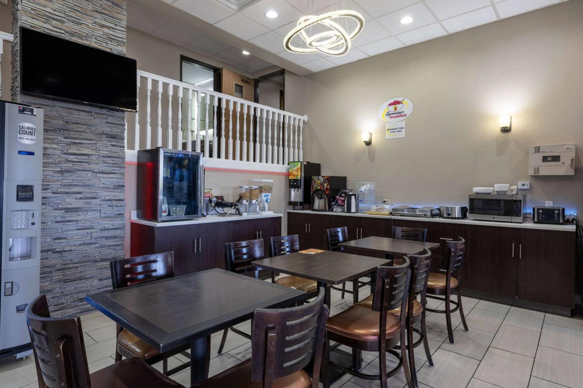 The Inn&Suites Sw Omaha Extérieur photo