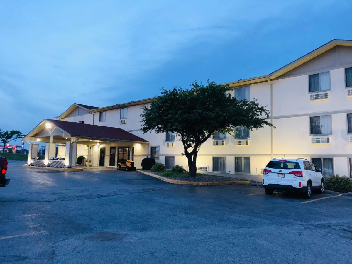 The Inn&Suites Sw Omaha Extérieur photo