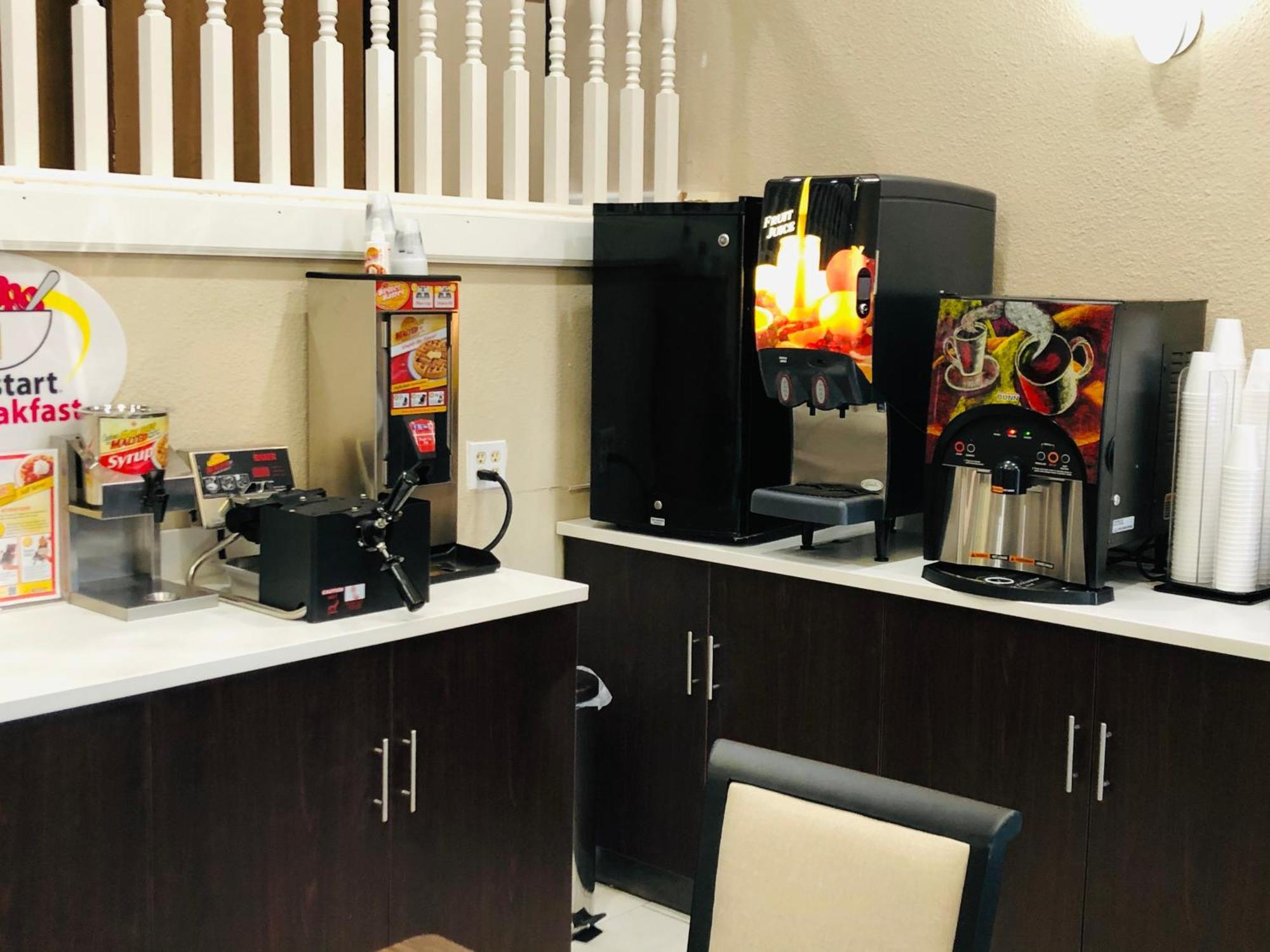 The Inn&Suites Sw Omaha Extérieur photo